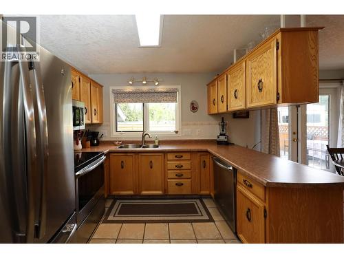 1440 Birch Crescent, Golden, BC - Indoor Photo Showing Kitchen With Double Sink