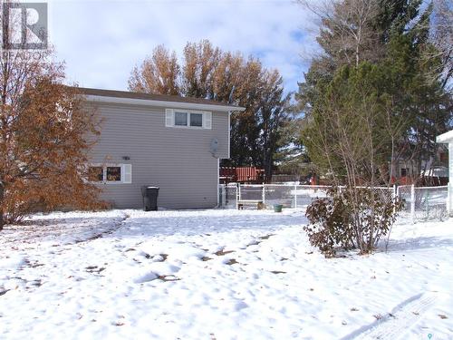 201 8Th Street W, Leader, SK - Outdoor