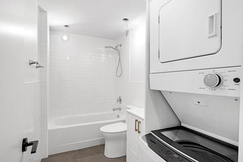 Salle de bains - 4-1228 Rue St-Mathieu, Montréal (Ville-Marie), QC - Indoor Photo Showing Bathroom