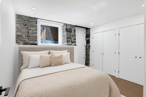 Primary bedroom - 4-1228 Rue St-Mathieu, Montréal (Ville-Marie), QC - Indoor Photo Showing Bedroom