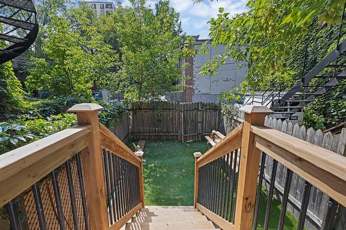 Backyard - 1-1228 Rue St-Mathieu, Montréal (Ville-Marie), QC - Outdoor