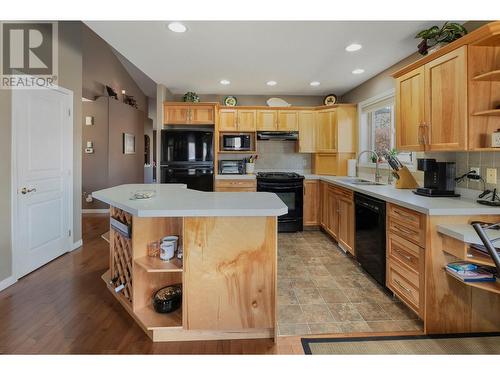 550 Yates Road Unit# 355, Kelowna, BC - Indoor Photo Showing Kitchen With Double Sink