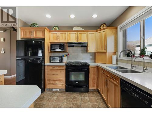 550 Yates Road Unit# 355, Kelowna, BC - Indoor Photo Showing Kitchen With Double Sink