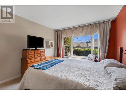 550 Yates Road Unit# 355, Kelowna, BC - Indoor Photo Showing Bedroom