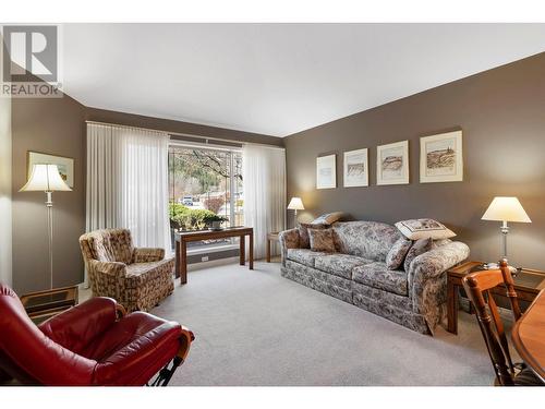 550 Yates Road Unit# 355, Kelowna, BC - Indoor Photo Showing Living Room