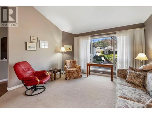 550 Yates Road Unit# 355, Kelowna, BC - Indoor Photo Showing Living Room