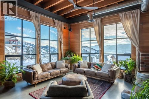 125 Cabernet Drive Unit# 9, Okanagan Falls, BC - Indoor Photo Showing Living Room