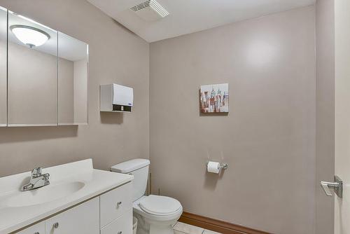 Powder room - 3000 Ch. Ste-Thérèse, Carignan, QC - Indoor Photo Showing Bathroom