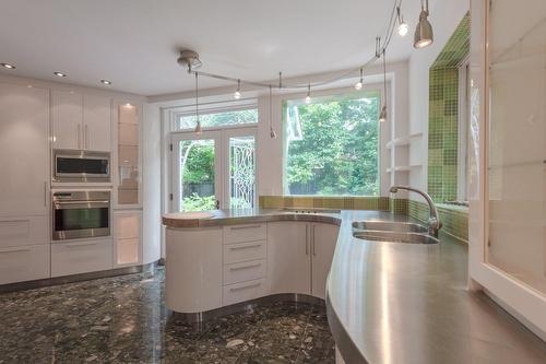 Kitchen - 21 Surrey Gdns, Westmount, QC - Indoor Photo Showing Kitchen With Double Sink