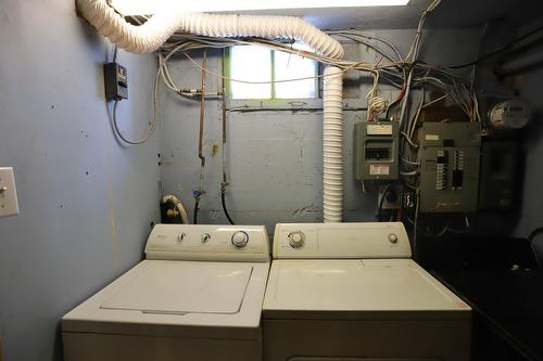 Salle de lavage - 7449 Av. Christophe-Colomb, Montréal (Villeray/Saint-Michel/Parc-Extension), QC - Indoor Photo Showing Laundry Room