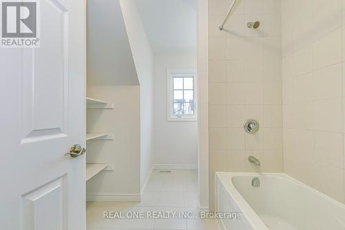 27B - 85 Mullin Drive, Guelph, ON - Indoor Photo Showing Bathroom