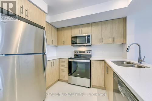 27B - 85 Mullin Drive, Guelph, ON - Indoor Photo Showing Kitchen With Double Sink