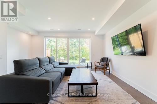 29 Rockmount Crescent, Gravenhurst (Muskoka (S)), ON - Indoor Photo Showing Living Room