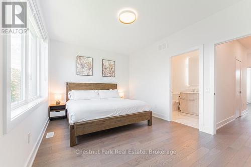 29 Rockmount Crescent, Gravenhurst (Muskoka (S)), ON - Indoor Photo Showing Bedroom