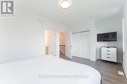 29 Rockmount Crescent, Gravenhurst (Muskoka (S)), ON - Indoor Photo Showing Bedroom