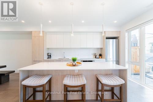 29 Rockmount Crescent, Gravenhurst (Muskoka (S)), ON - Indoor Photo Showing Kitchen With Upgraded Kitchen