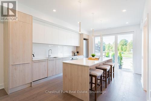 29 Rockmount Crescent, Gravenhurst (Muskoka (S)), ON - Indoor Photo Showing Kitchen With Upgraded Kitchen