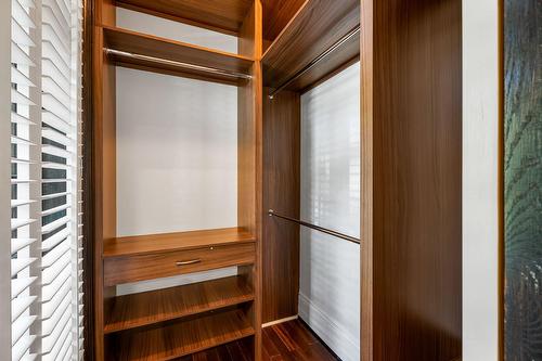 Walk-in closet - 4338 Av. Westmount, Westmount, QC - Indoor Photo Showing Other Room