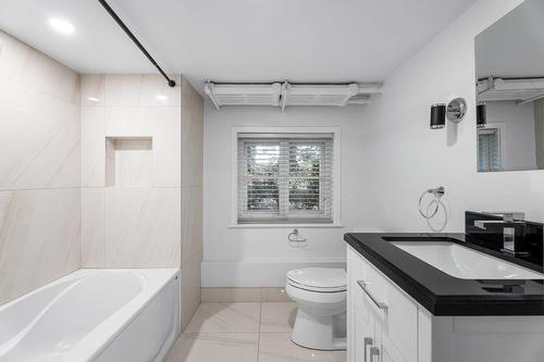 Bathroom - 4338 Av. Westmount, Westmount, QC - Indoor Photo Showing Bathroom