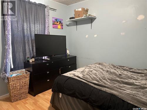 102 9Th Street Ne, Weyburn, SK - Indoor Photo Showing Bedroom