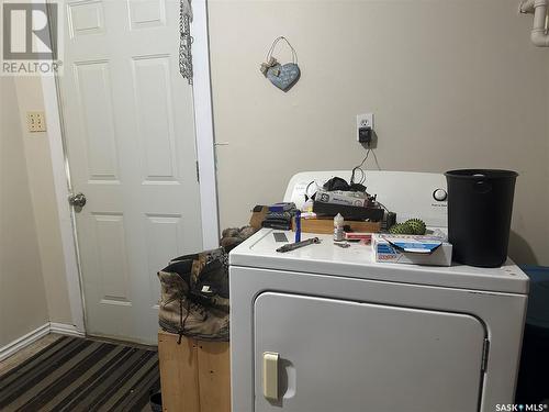 102 9Th Street Ne, Weyburn, SK - Indoor Photo Showing Laundry Room