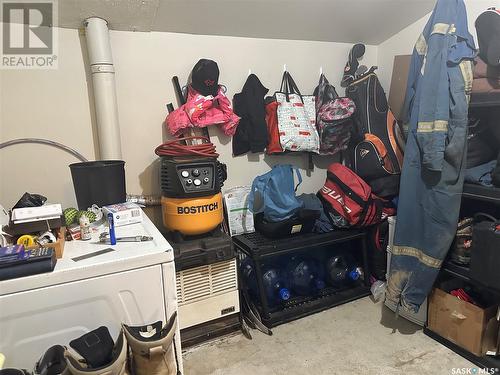 102 9Th Street Ne, Weyburn, SK - Indoor