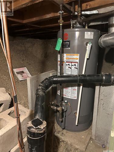 102 9Th Street Ne, Weyburn, SK - Indoor Photo Showing Basement