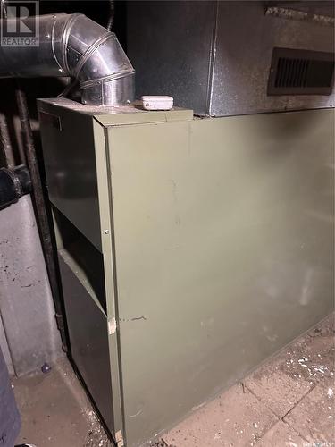 102 9Th Street Ne, Weyburn, SK - Indoor Photo Showing Basement