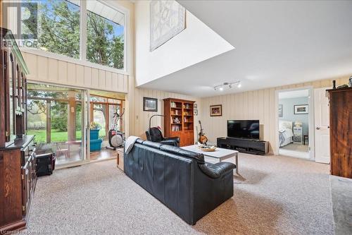 4540 20 Sideroad N, Puslinch, ON - Indoor Photo Showing Living Room