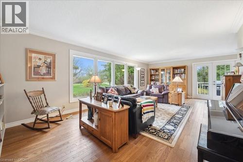 4540 20 Sideroad N, Puslinch, ON - Indoor Photo Showing Living Room