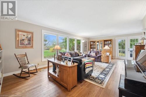 4540 20 Sideroad N, Puslinch, ON - Indoor Photo Showing Living Room
