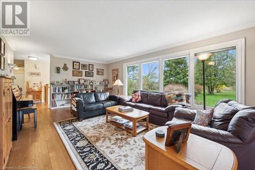 4540 20 Sideroad N, Puslinch, ON - Indoor Photo Showing Living Room