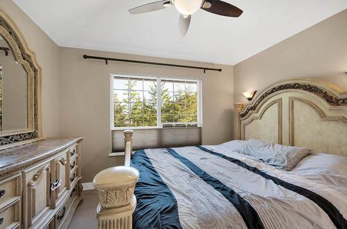 1833 Pratt Road, Kamloops, BC - Indoor Photo Showing Bedroom