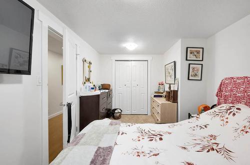 1833 Pratt Road, Kamloops, BC - Indoor Photo Showing Bedroom