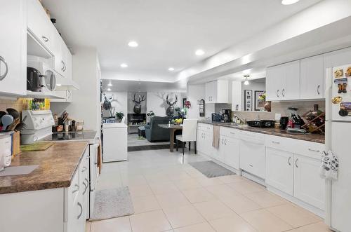 1833 Pratt Road, Kamloops, BC - Indoor Photo Showing Kitchen