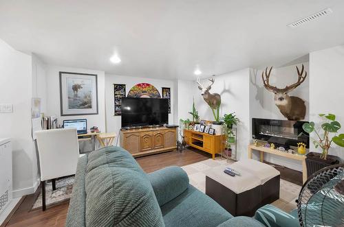 1833 Pratt Road, Kamloops, BC - Indoor Photo Showing Living Room With Fireplace