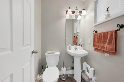 1833 Pratt Road, Kamloops, BC - Indoor Photo Showing Bathroom