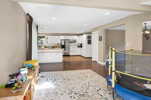 1833 Pratt Road, Kamloops, BC - Indoor