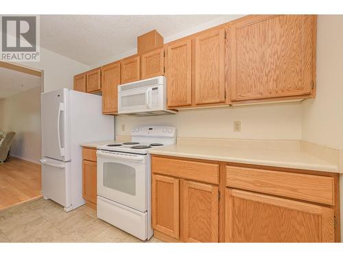 151 8 Avenue Sw Unit# 10, Salmon Arm, BC - Indoor Photo Showing Kitchen