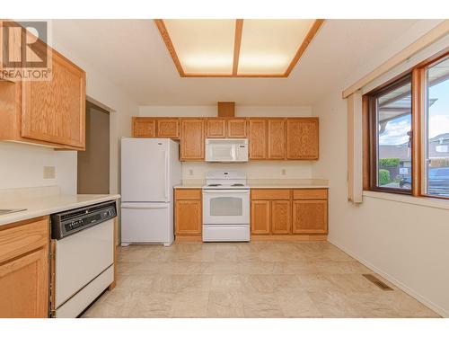 151 8 Avenue Sw Unit# 10, Salmon Arm, BC - Indoor Photo Showing Kitchen