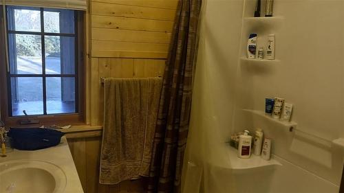 127 Second Avenue E, Benito, MB - Indoor Photo Showing Bathroom