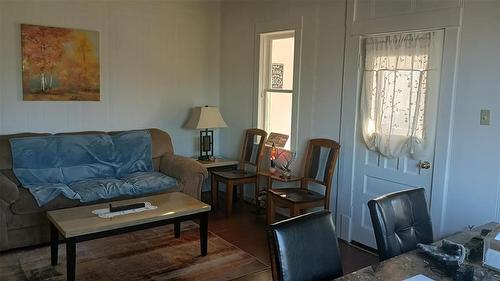 127 Second Avenue E, Benito, MB - Indoor Photo Showing Living Room