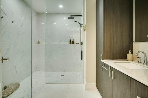 Bathroom - 120 Ch. Louis-Dufour, Saint-Sauveur, QC - Indoor Photo Showing Bathroom