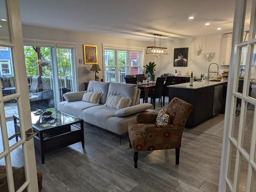 Living room - 120 Ch. Louis-Dufour, Saint-Sauveur, QC - Indoor Photo Showing Living Room