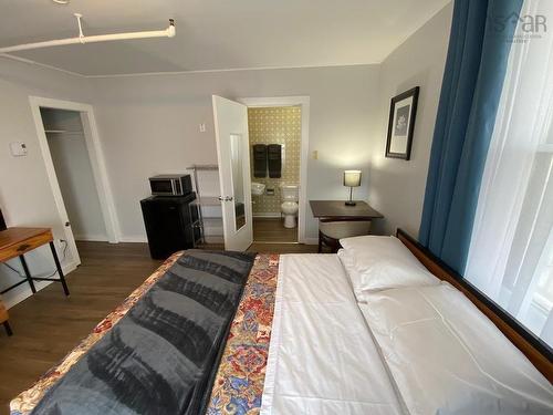 13 Parade Street, Yarmouth, NS 