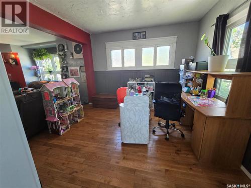 118 9Th Street, Weyburn, SK - Indoor Photo Showing Office