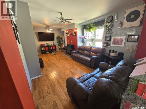 118 9Th Street, Weyburn, SK - Indoor