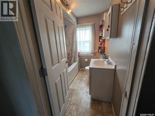 118 9Th Street, Weyburn, SK - Indoor