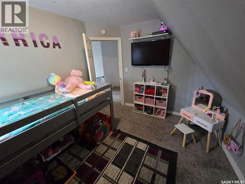 118 9Th Street, Weyburn, SK - Indoor Photo Showing Bedroom