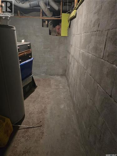 118 9Th Street, Weyburn, SK - Indoor